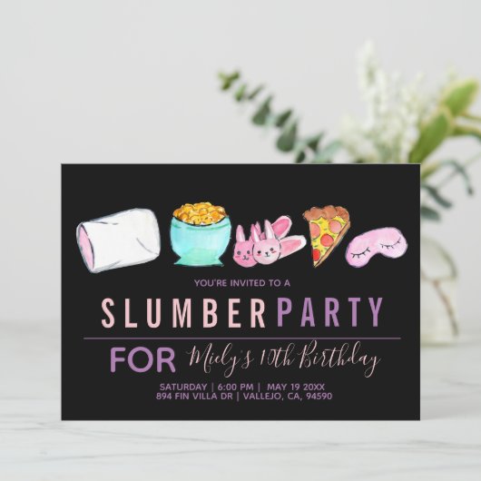 Schattigee sleepover verjaardagsfeestuitnodiging kaart (Staand voorkant)