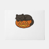 Schattigee Sleepy Black Cat op een pompoen Hallowe Deurmat (Voorkant)