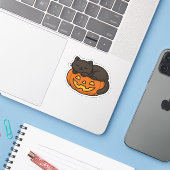 Schattigee Sleepy Black Cat op een pompoen Hallowe Sticker (Laptop met iPhone)
