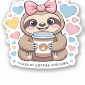 Schattigee Sloth Coffee Lover Shirt - Funny Fueled Sticker (Voorkant)