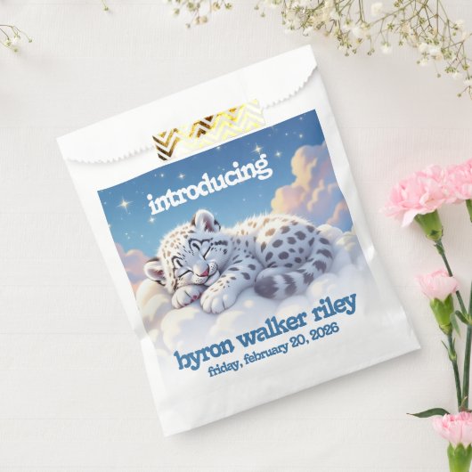 Schattigee sneeuwluipaard slaapt op wolken Baby sh Bedankzakje (Gezegeld)