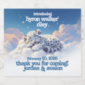 Schattigee sneeuwluipaard slaapt op wolken Baby sh Sparkling Wijnetiket (Enkel label)