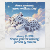 Schattigee sneeuwluipaard slaapt op wolken Baby sh Wijn Etiket (Enkel label)