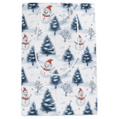 Schattigee sneeuwman en besneeuwde bomen vrolijk k medium cadeauzakje (Voorkant)