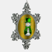Schattigee Sneeuwman in Groen Fluweel Tin Sneeuwvlok Ornament (Links)