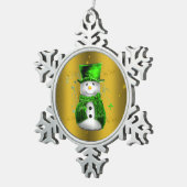 Schattigee Sneeuwman in Groen Fluweel Tin Sneeuwvlok Ornament (Rechts)