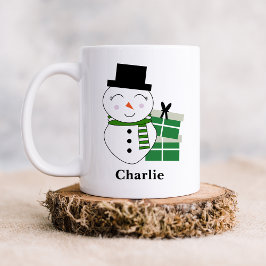 Schattigee sneeuwman met groene kerstcadeaus koffiemok