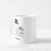 Schattigee sneeuwman met roze kerstcadeaus koffiemok (Voorkant links)