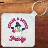 Schattigee sneeuwman met sjaal in pansexuele vlagk sleutelhanger (Achterkant)