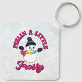 Schattigee sneeuwman met sjaal in pansexuele vlagk sleutelhanger (Achterkant)