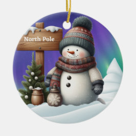 Schattigee sneeuwman op Noordpool met noorderlicht Keramisch Ornament