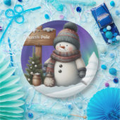 Schattigee sneeuwman op Noordpool met noorderlicht Papieren Bordje (Feest)