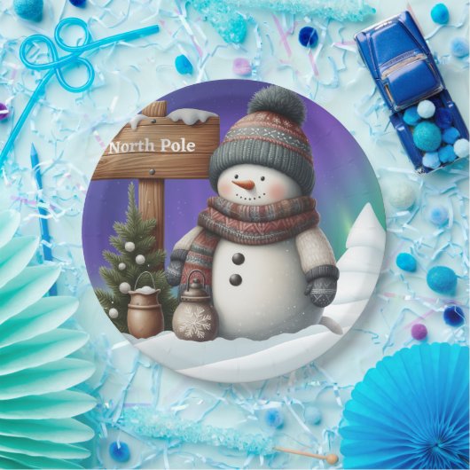 Schattigee sneeuwman op Noordpool met noorderlicht Papieren Bordje (Feest)