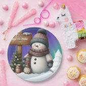 Schattigee sneeuwman op Noordpool met noorderlicht Papieren Bordje (Feest)