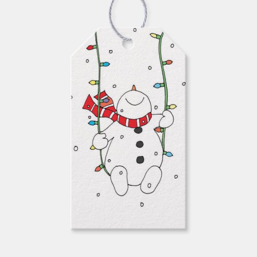 Schattigee sneeuwman swingen op kerstverlichting cadeaulabel (Voorkant)