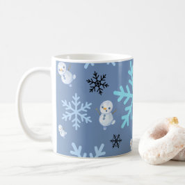 Schattigee sneeuwpoppen en sneeuwvlokken in blauwg koffiemok