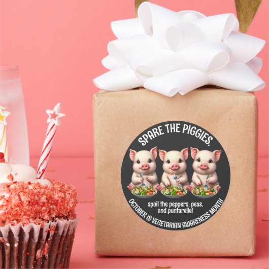 Schattigee Spare de Piggies Eten Salades Ronde Sticker (Feest)