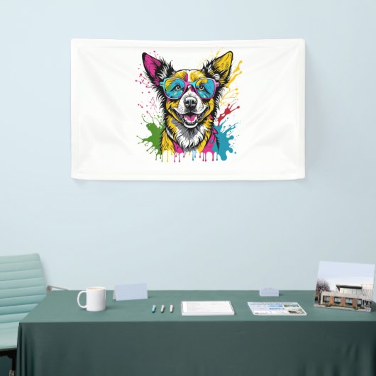Schattigee spatten kleurrijke hond dragen zonnebri spandoek (Beurs)