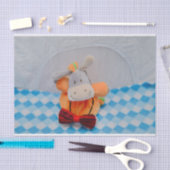 Schattigee speelgoed met een rode strik tissuepapier (Craft)
