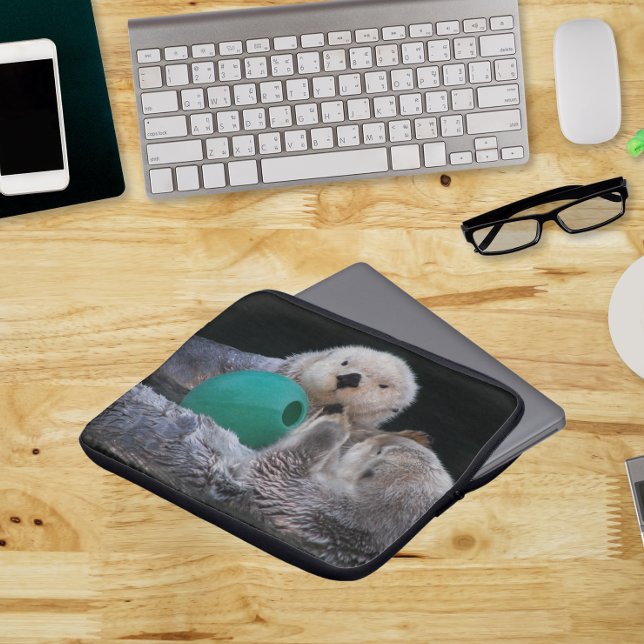 Schattigee speelse Zeeen otters Laptop Sleeve (In Situ)