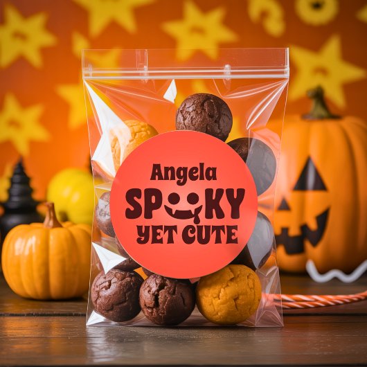 Schattigee Spook Verjaardag Groovy Retro Font Sina Ronde Sticker