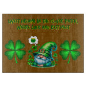 Schattigee St Patrick's Gnome Slapen op bruin | Snijplank (Voorkant)