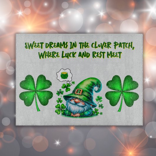 Schattigee St Patrick's Gnome Slapen op grijs | Snijplank