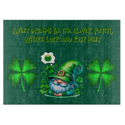 Schattigee St Patrick's Gnome Slapen op jager groe Snijplank (Voorkant)