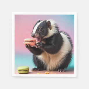 Schattigee stinkdier eten kleurrijke macarons servet
