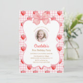 Schattigee Strawberry 1e Verjaardag Fotouitnodigin Kaart (Staand voorkant)