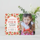 Schattigee Strawberry Four Ever Sweet 4th Birthday Kaart (Staand voorkant)