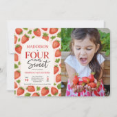 Schattigee Strawberry Four Ever Sweet 4th Birthday Kaart (Voorkant)