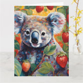 Schattigee Strawberry Koala Beer Verjaardag Kaart (Gele Bloem)