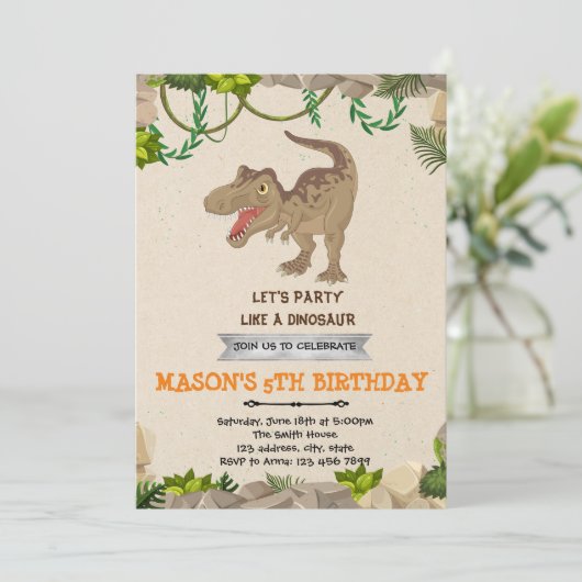 Schattigee T-Rex dinosaurus verjaardagsfeestuitnod Kaart (Staand voorkant)
