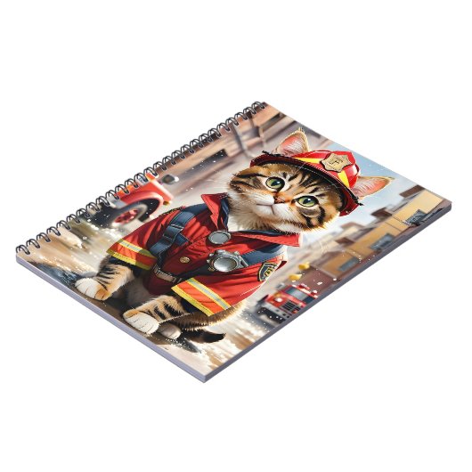 Schattigee Tabby Cat in Brandweerman Uniforme Wate Notitieboek (Linkerzijde)