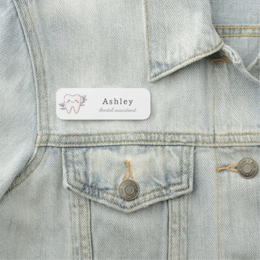 Schattigee tandartsmedewerker naamplaatje (In situ)
