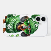 SCHATTIGEE TECKEL HOND GEKLEED IN IERSE KLEDING iPhone 16 HOESJE (Achterkant horizontaal)