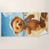 Schattigee teddybeer die op het strand loopt strandlaken (Voorkant)