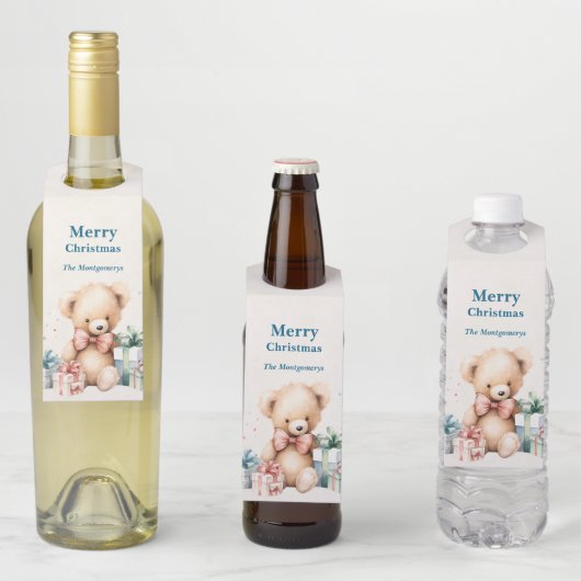 Schattigee teddybeer met kerstcadeaus flessenhanger (In situ)