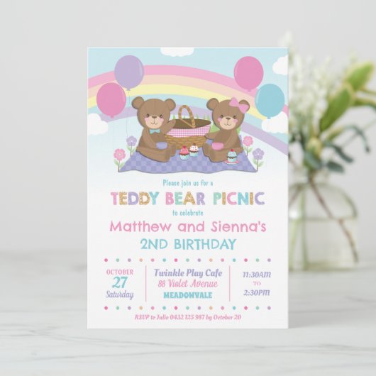 Schattigee teddybeer picknick verjaardag tweeling  kaart (Staand voorkant)
