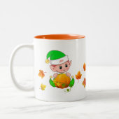 Schattigee Thanksgiving Elf met pompoen & herfstbl Tweekleurige Koffiemok (Links)