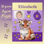 Schattigee tijger fotonaam paarse geel kinder legpuzzel<br><div class="desc">30 stuk puzzel voor kinderen. Met een schattige tijger,  met sterren en liefdesharten. Voeg een naam,  initiaal en een foto toe. Kleurenschema: paarse en gele cadeau idee voor kinderen.</div>