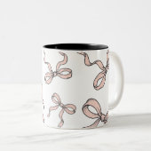 Schattigee trendy roze lintbogen geschetst in zwar tweekleurige koffiemok (Voorkant rechts)