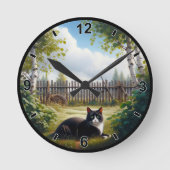 Schattigee Tuxedo Cat Relaxing Ronde Klok (Voorkant)