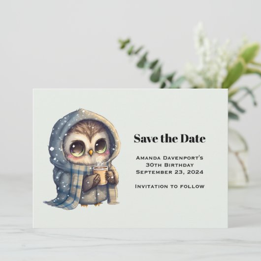 Schattigee Uil in de winter met koffie Save The Date (Staand voorkant)