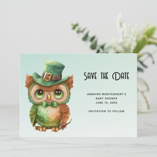 Schattigee Uil in een Groene Top Hoed Baby shower Save The Date (Staand voorkant)