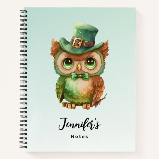 Schattigee Uil in een Groene Top Hoed Notitieboek (Voorkant)
