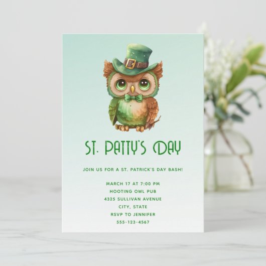 Schattigee Uil in een groene Top Hoed St. Patty's  Kaart (Staand voorkant)