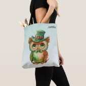 Schattigee Uil in een Groene Top Hoed Tote Bag (Dichtbij)