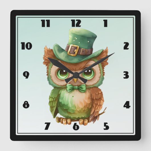 Schattigee Uil in een Groene Top Hoed Vierkante Klok (Voorkant)